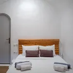Karpimo Villa *